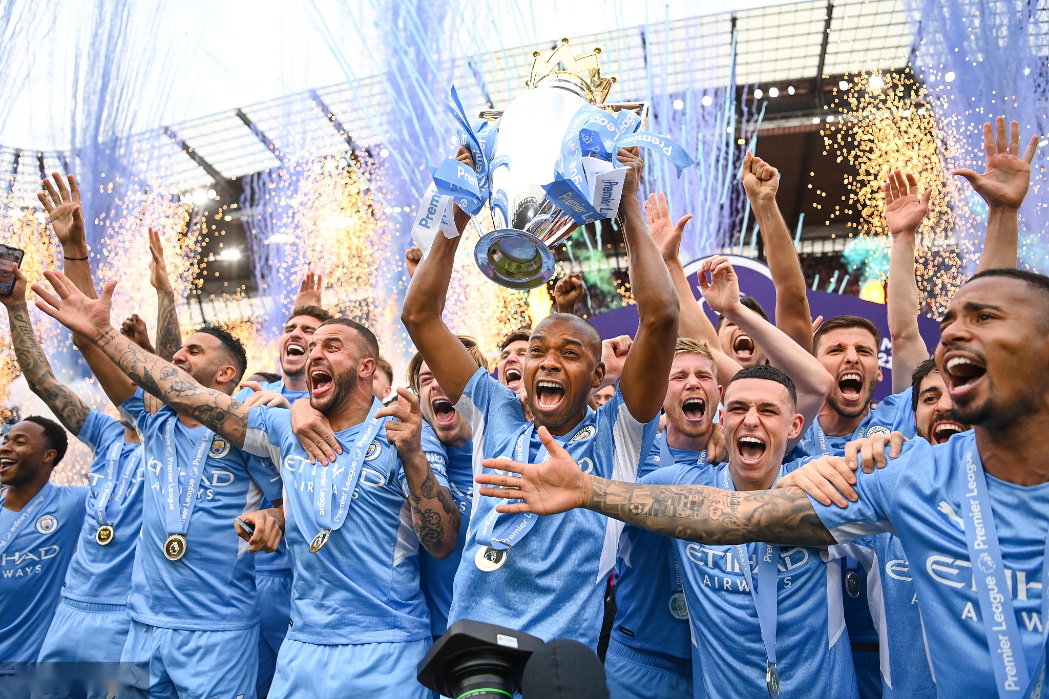 凸显了足球 凸显了足球